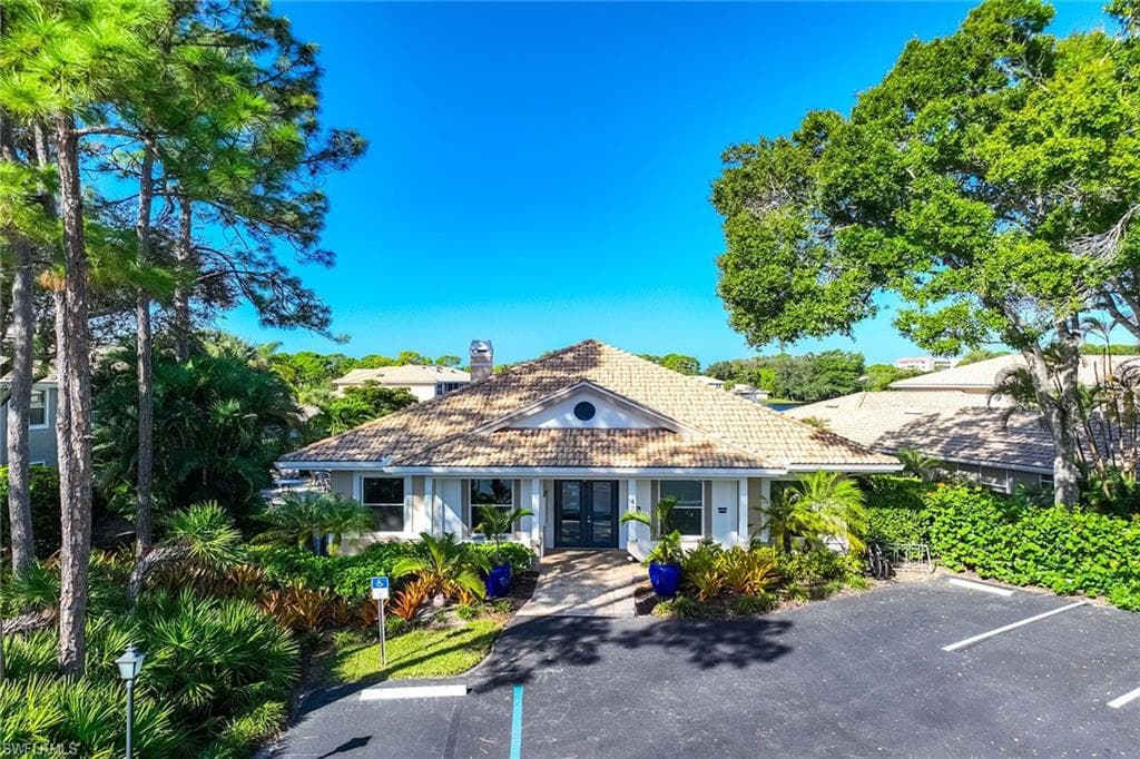 394 Emerald Bay Cir F1, Naples, FL 34110-20