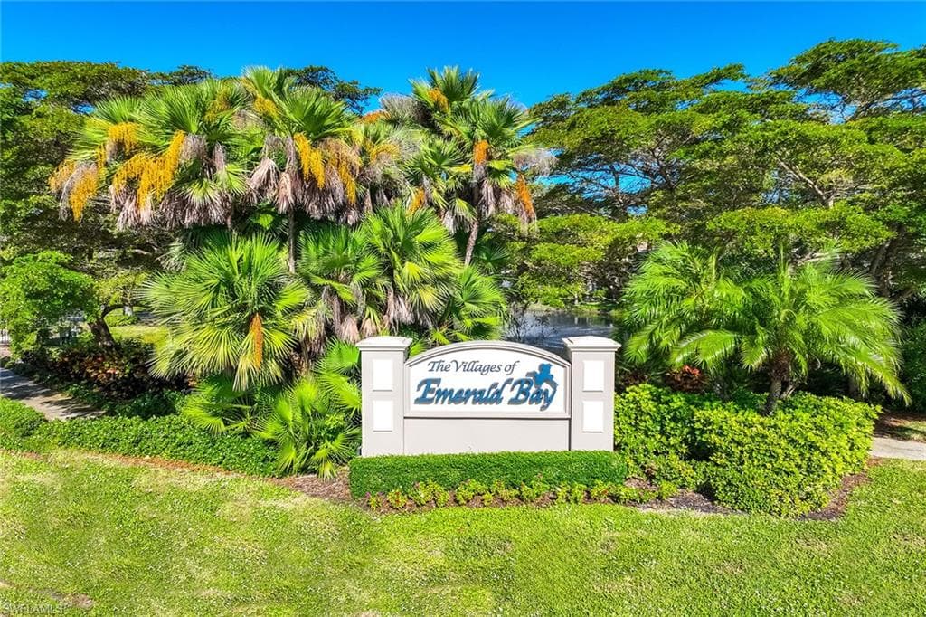 394 Emerald Bay Cir F1, Naples, FL 34110-25