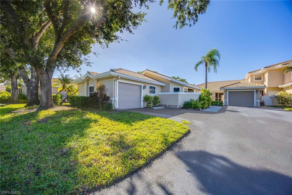 394 Emerald Bay Cir F1, Naples, FL 34110-1