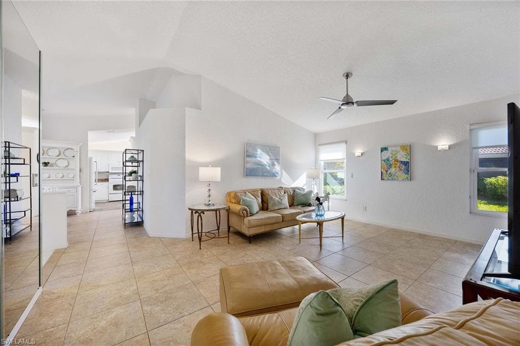 394 Emerald Bay Cir F1, Naples, FL 34110-3