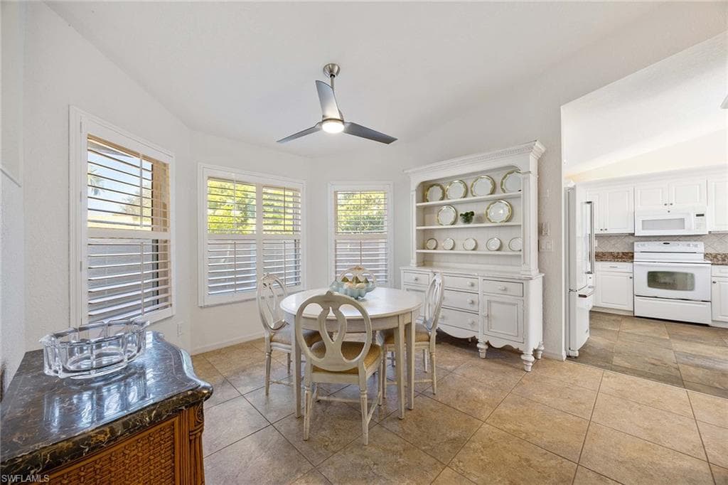 394 Emerald Bay Cir F1, Naples, FL 34110-6