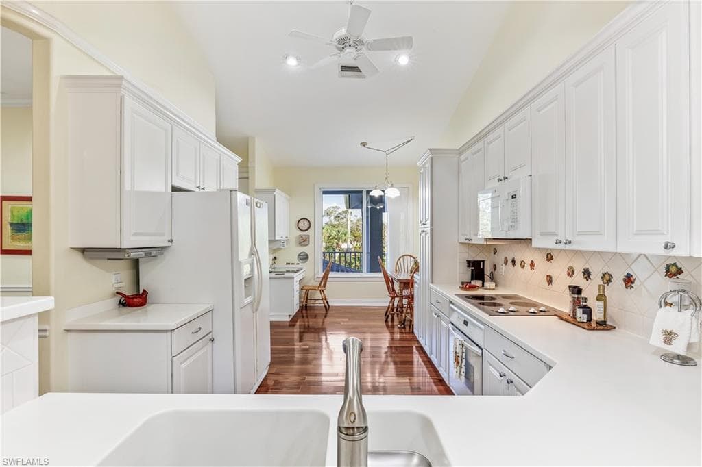 2790 Kings Lake Blvd 202, Naples, FL 34112-8