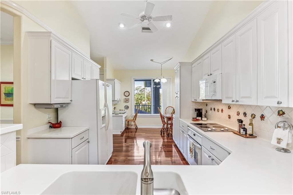 2790 Kings Lake Blvd 202, Naples, FL 34112-31