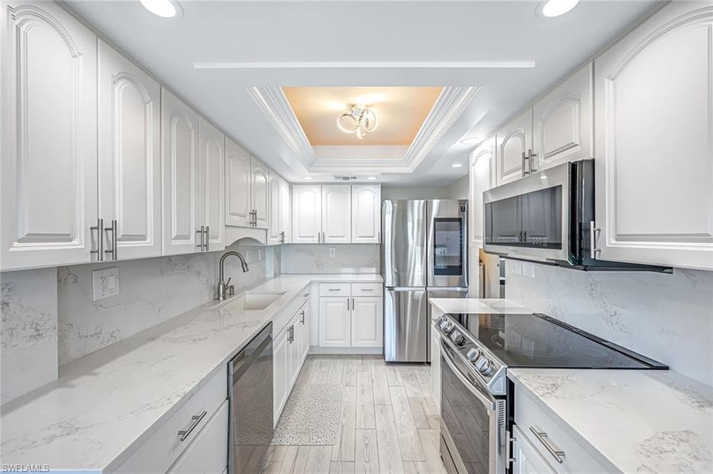 10475 Gulf Shore Dr 112, Naples, FL 34108-9