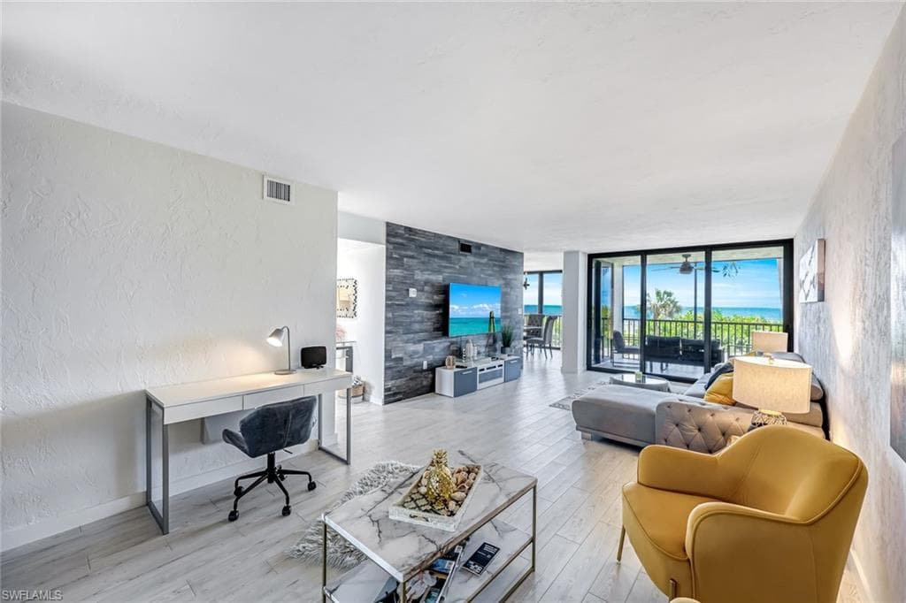 10475 Gulf Shore Dr 112, Naples, FL 34108-5