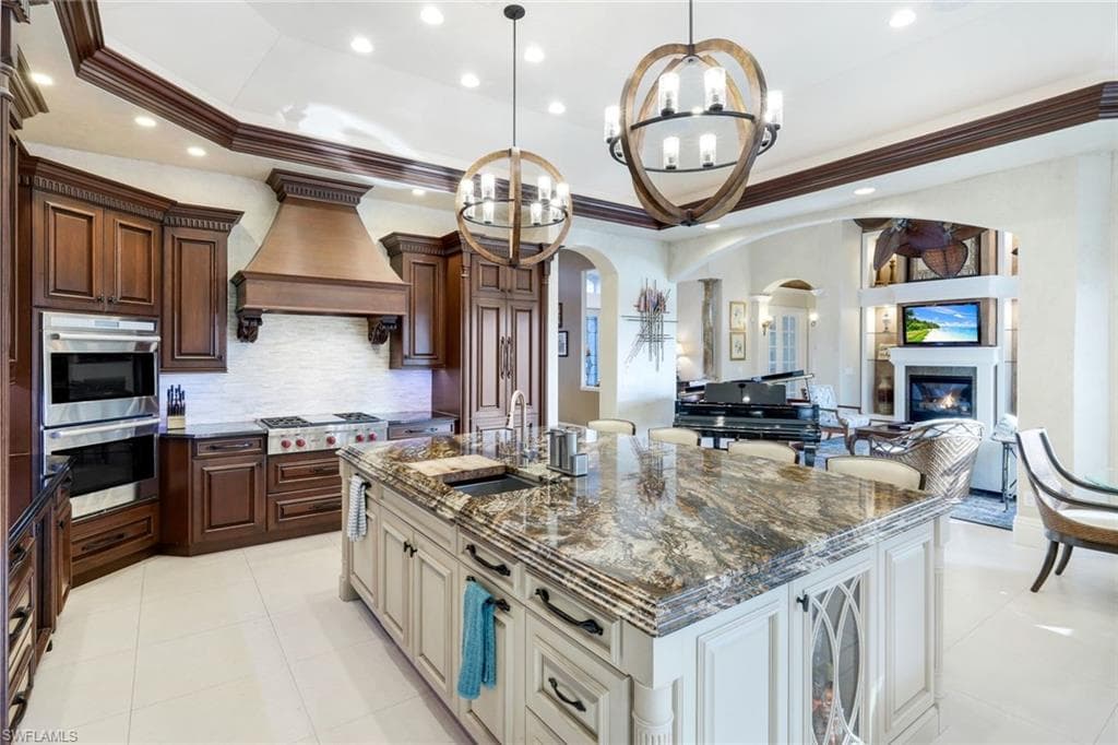 15295 Pembroke Pt, Naples, FL 34110-11