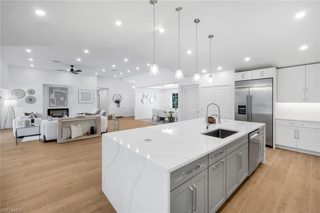 12888 Valewood Dr, Naples, FL 34119-5