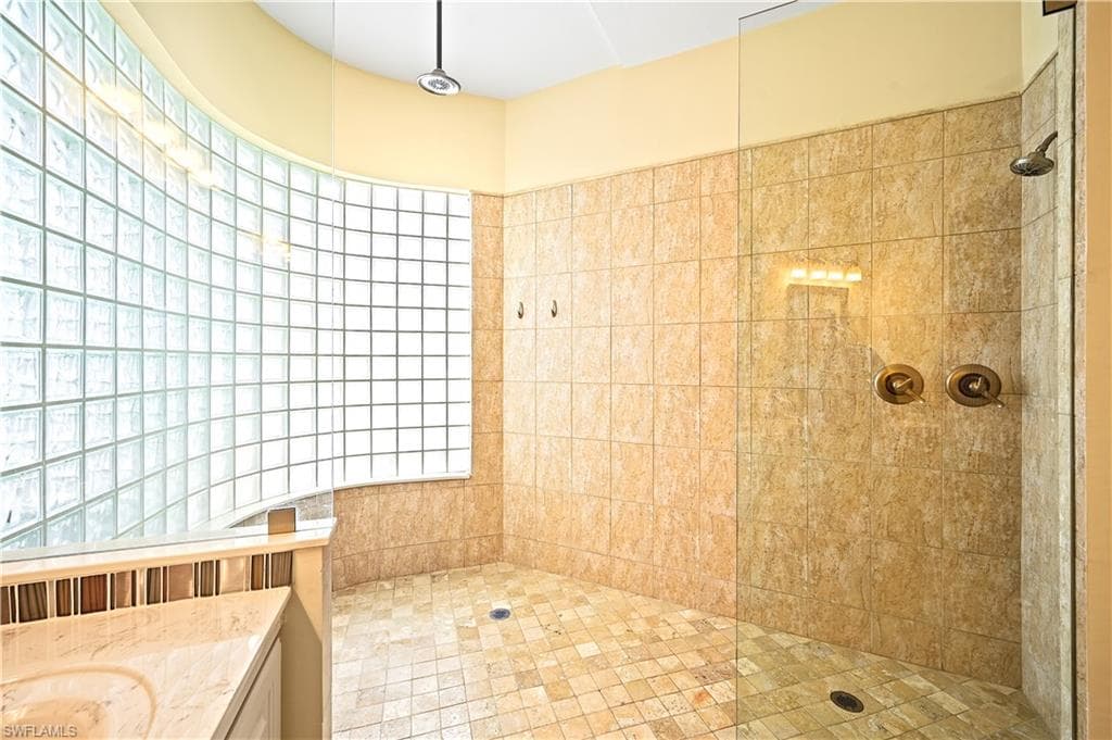 3330 Riviera Lakes Ct, Bonita Springs, FL 34134-25