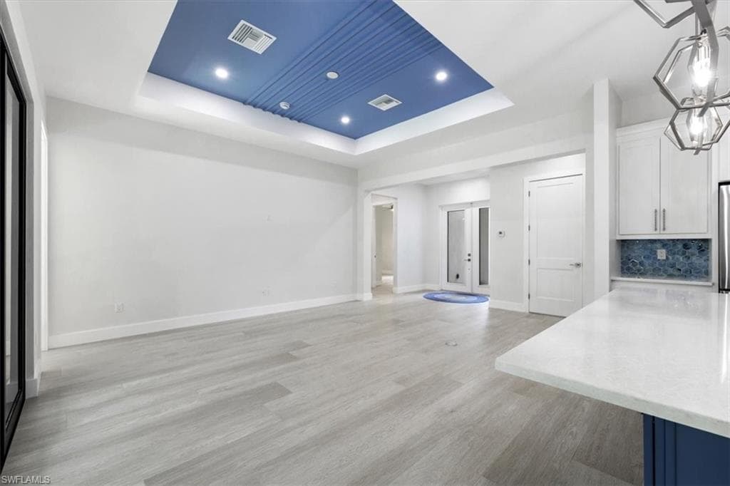 916 22nd Ave NE, Naples, FL 34120-8