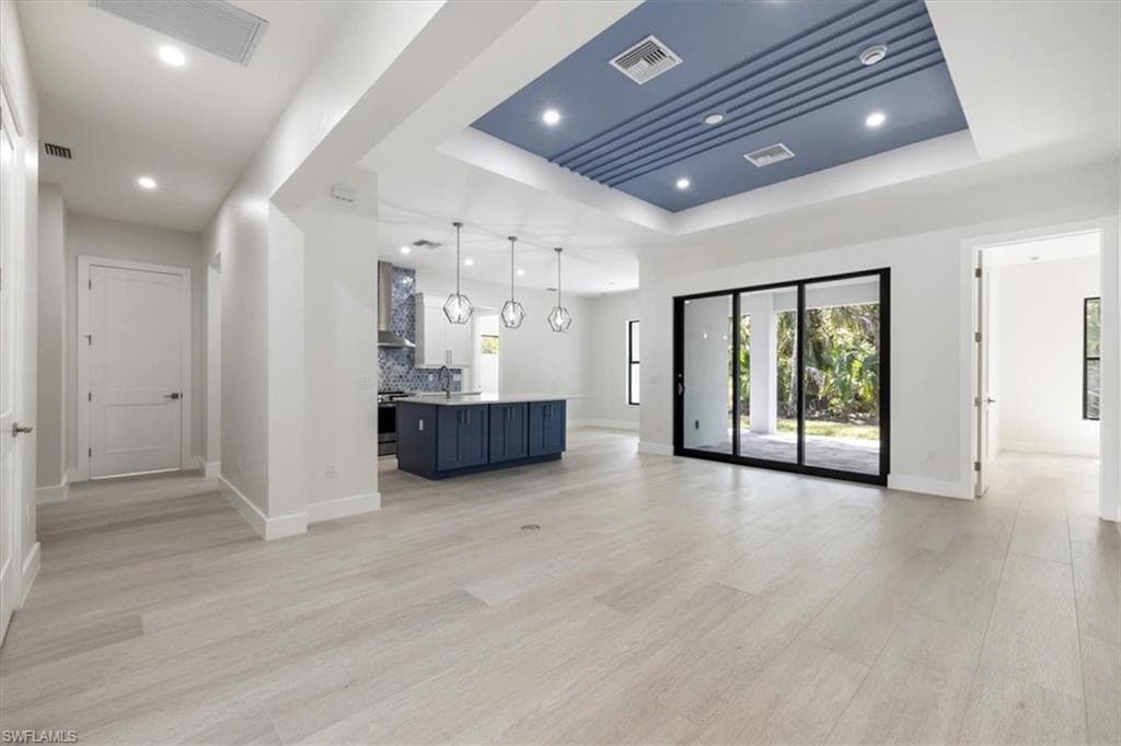 916 22nd Ave NE, Naples, FL 34120-9