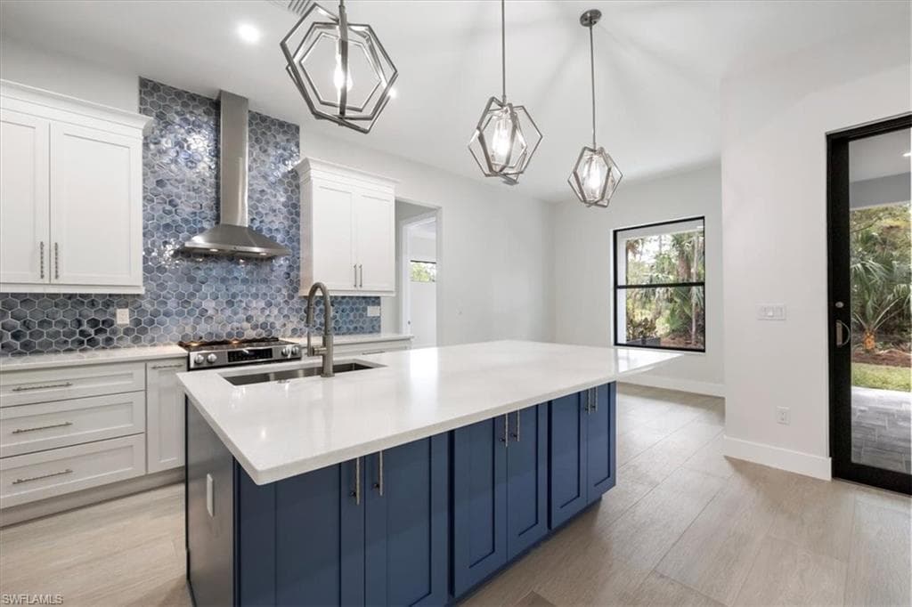 916 22nd Ave NE, Naples, FL 34120-15