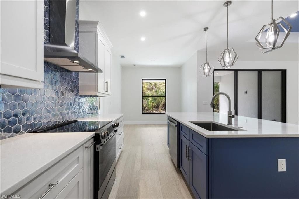 916 22nd Ave NE, Naples, FL 34120-16