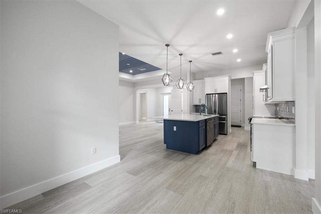 916 22nd Ave NE, Naples, FL 34120-17