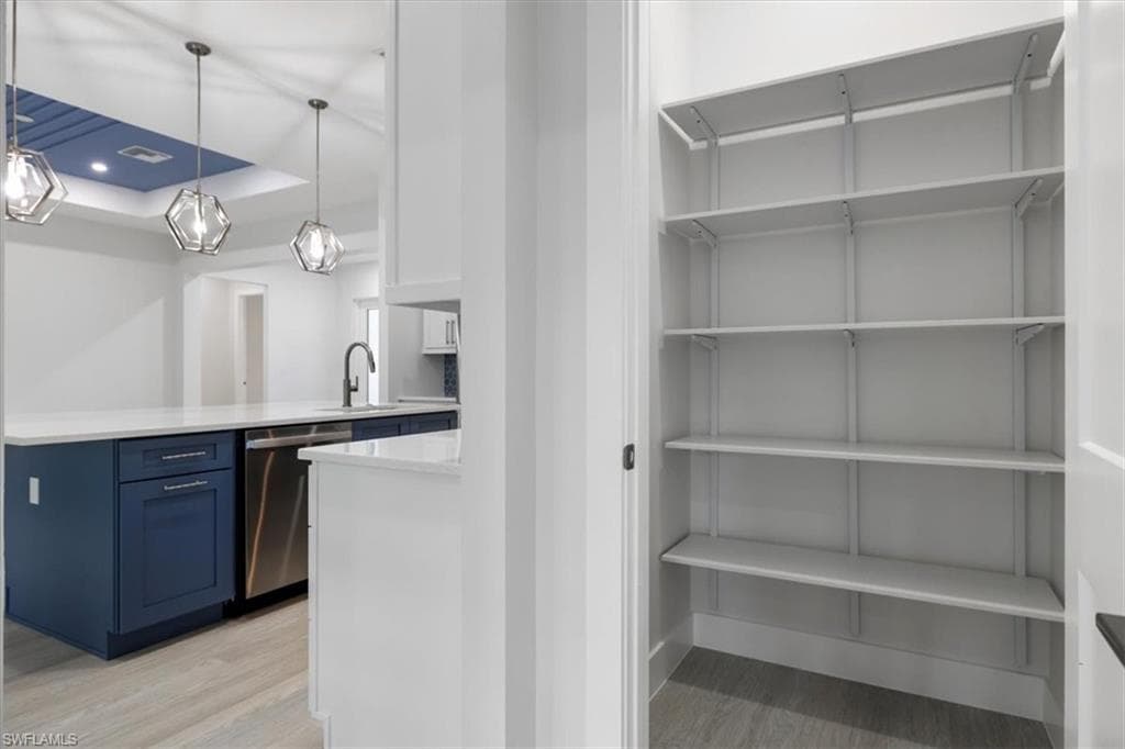 916 22nd Ave NE, Naples, FL 34120-18