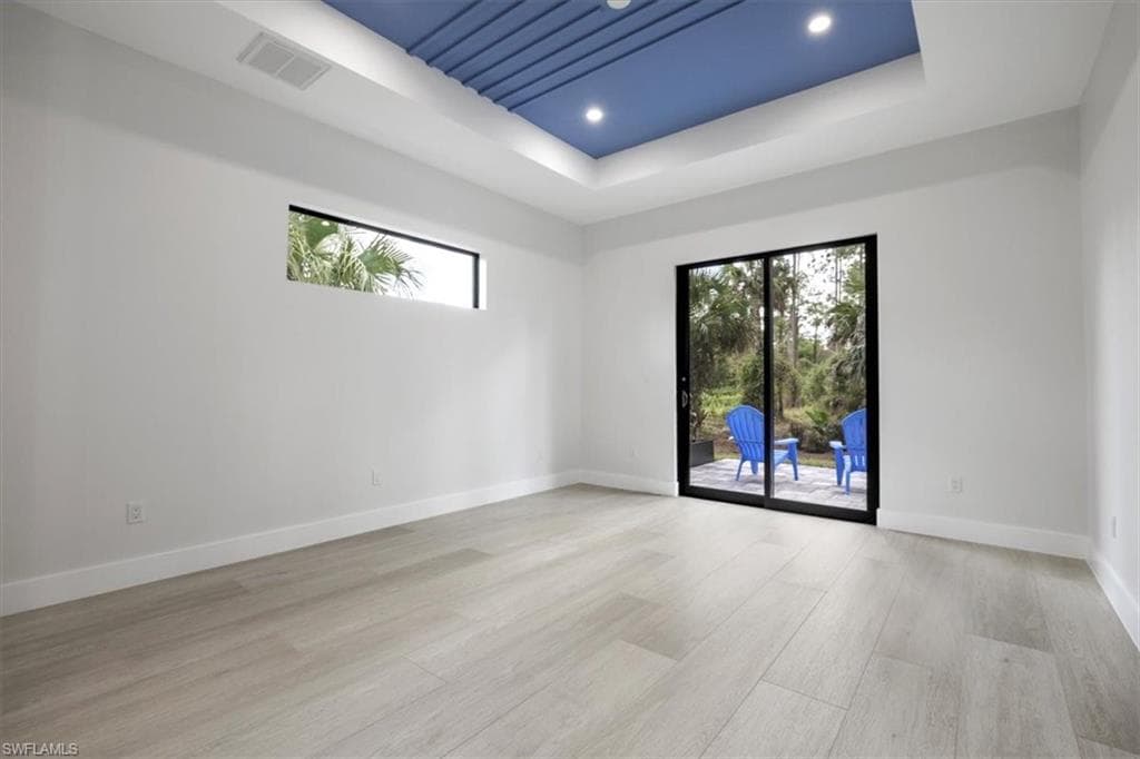 916 22nd Ave NE, Naples, FL 34120-19