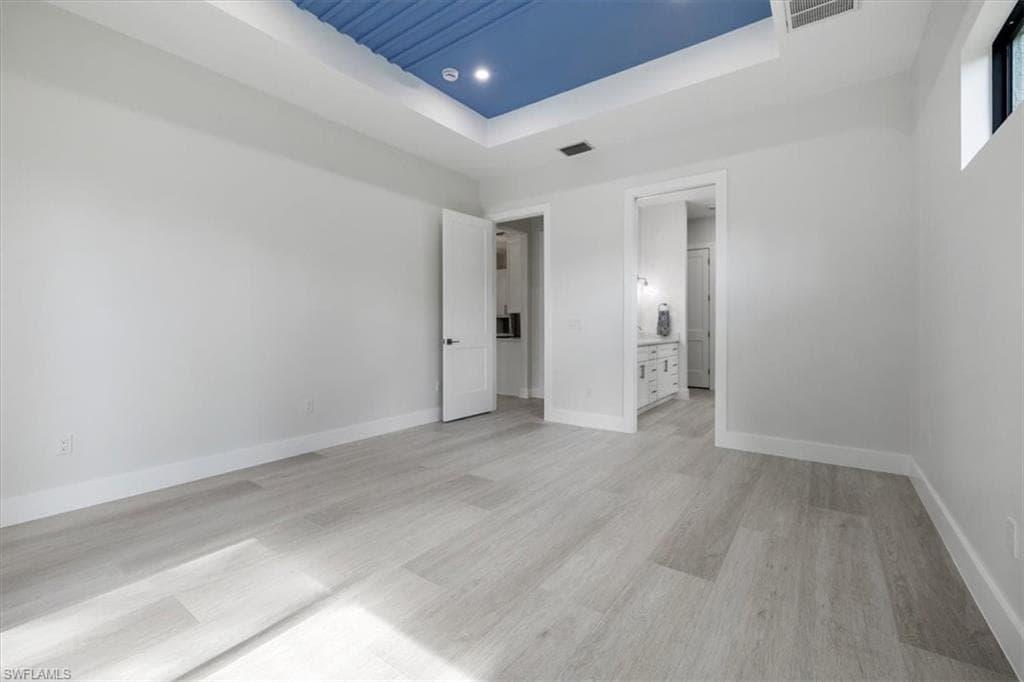 916 22nd Ave NE, Naples, FL 34120-20