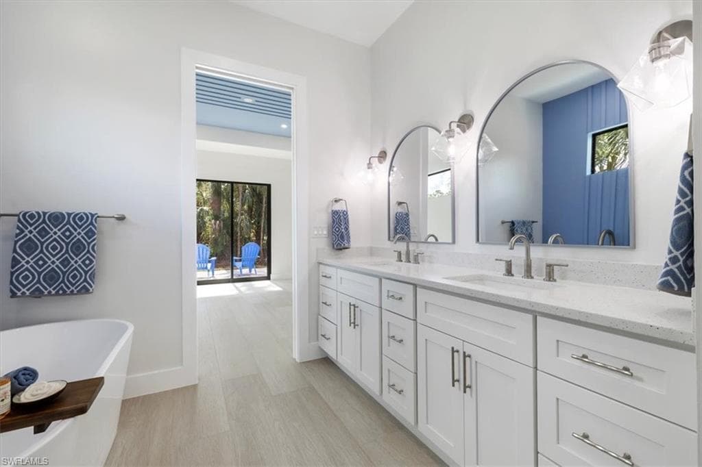 916 22nd Ave NE, Naples, FL 34120-21