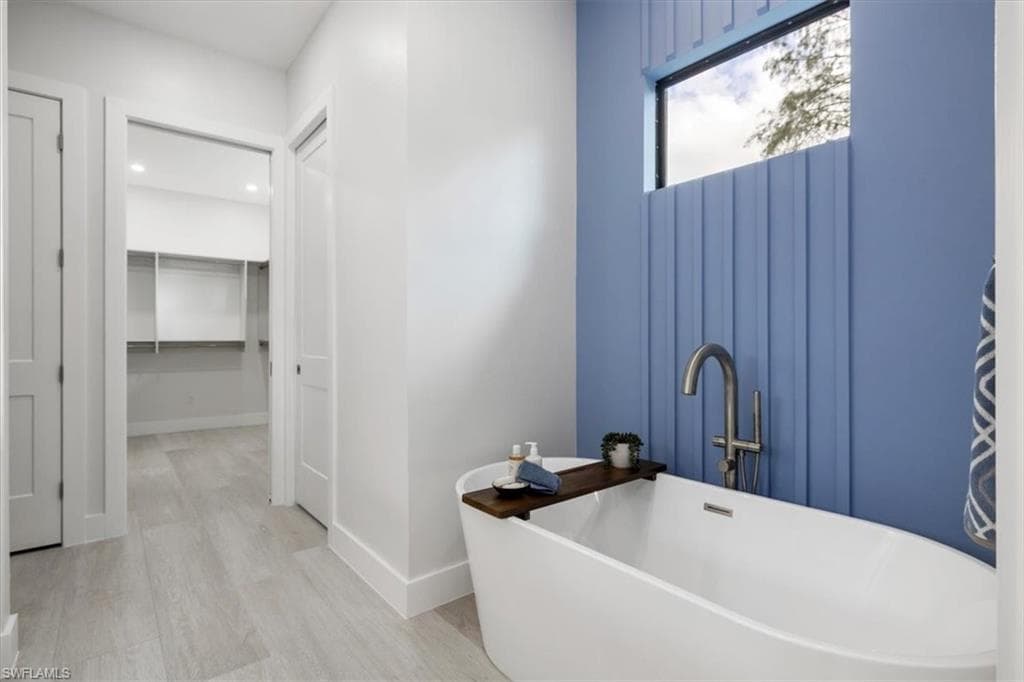 916 22nd Ave NE, Naples, FL 34120-23