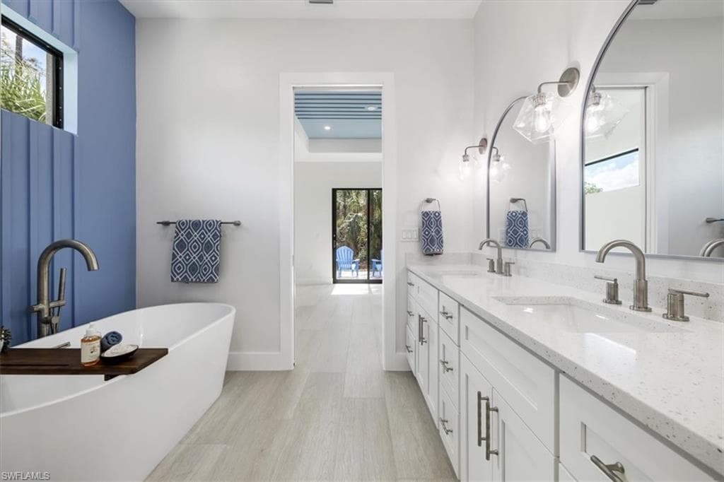 916 22nd Ave NE, Naples, FL 34120-24