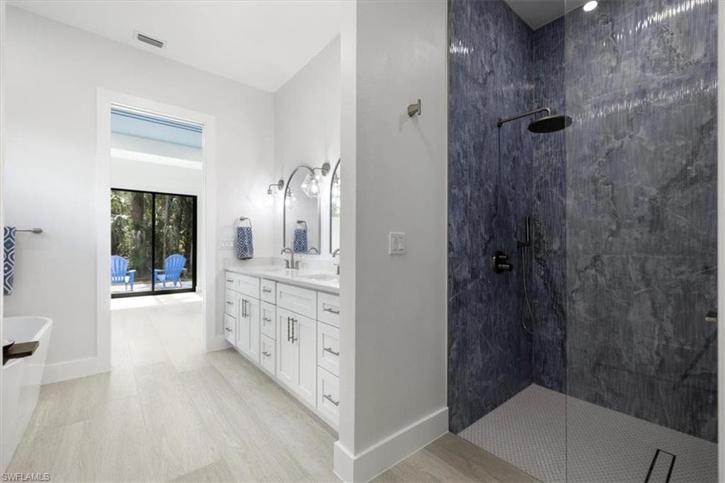 916 22nd Ave NE, Naples, FL 34120-26