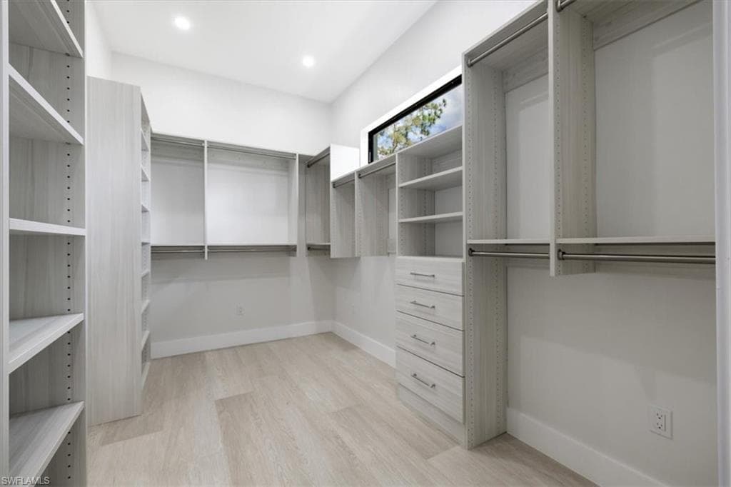 916 22nd Ave NE, Naples, FL 34120-27