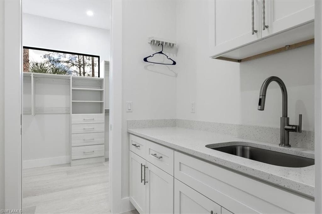 916 22nd Ave NE, Naples, FL 34120-29