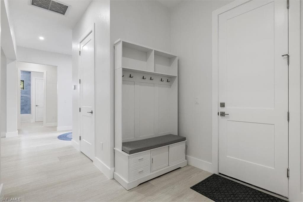 916 22nd Ave NE, Naples, FL 34120-31