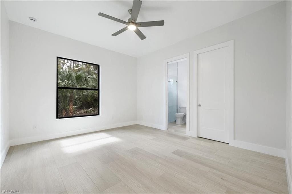 916 22nd Ave NE, Naples, FL 34120-32