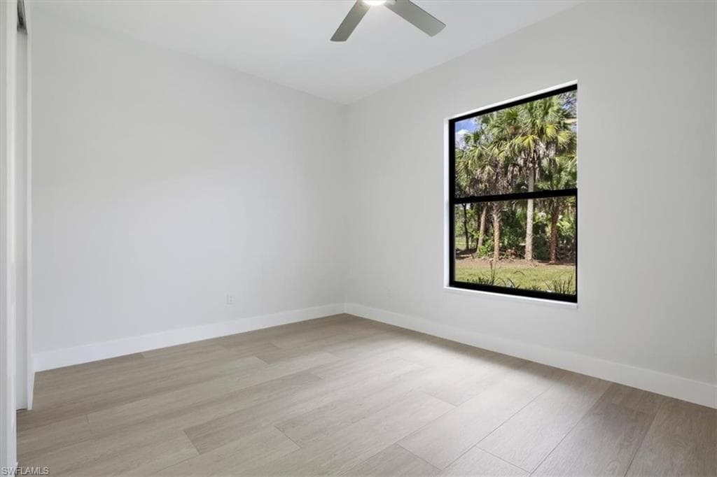 916 22nd Ave NE, Naples, FL 34120-38