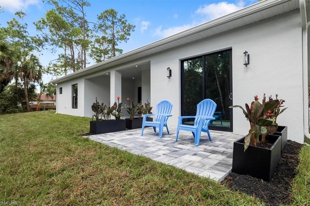 916 22nd Ave NE, Naples, FL 34120-41