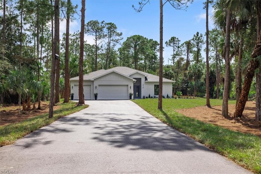 916 22nd Ave NE, Naples, FL 34120-44