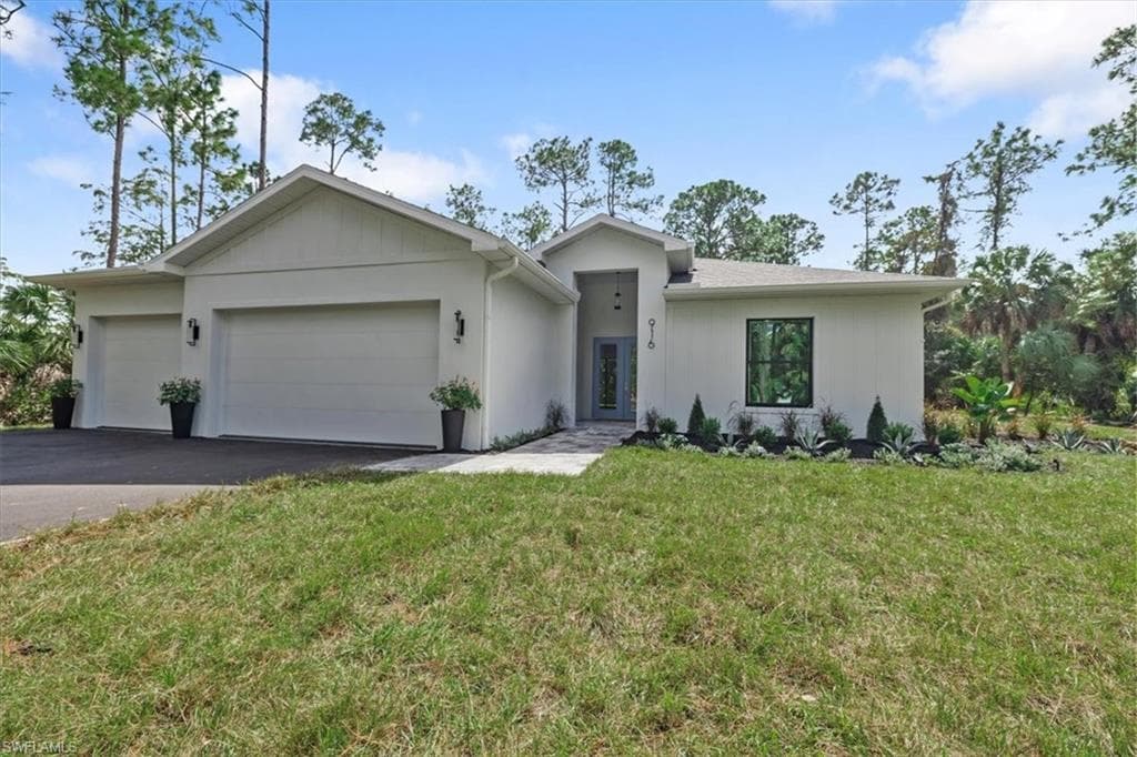 916 22nd Ave NE, Naples, FL 34120-45