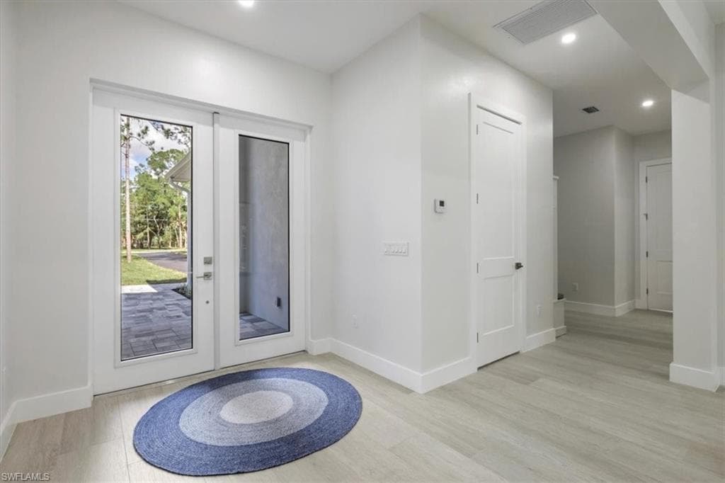 916 22nd Ave NE, Naples, FL 34120-6