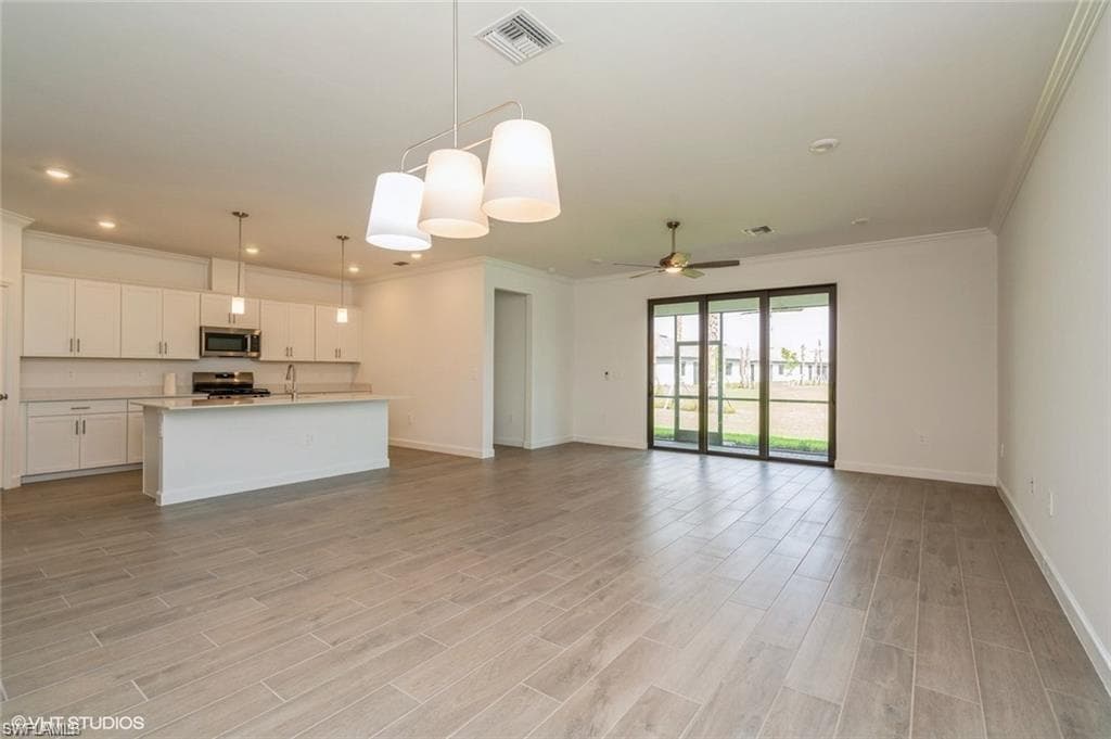 19121 Hinkley Dr, Estero, FL 33928-9