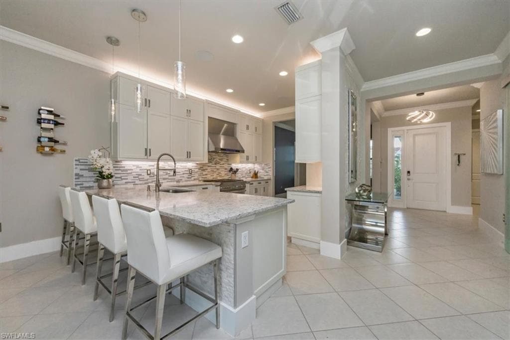 4172 Crescent Ct, Naples, FL 34119-8