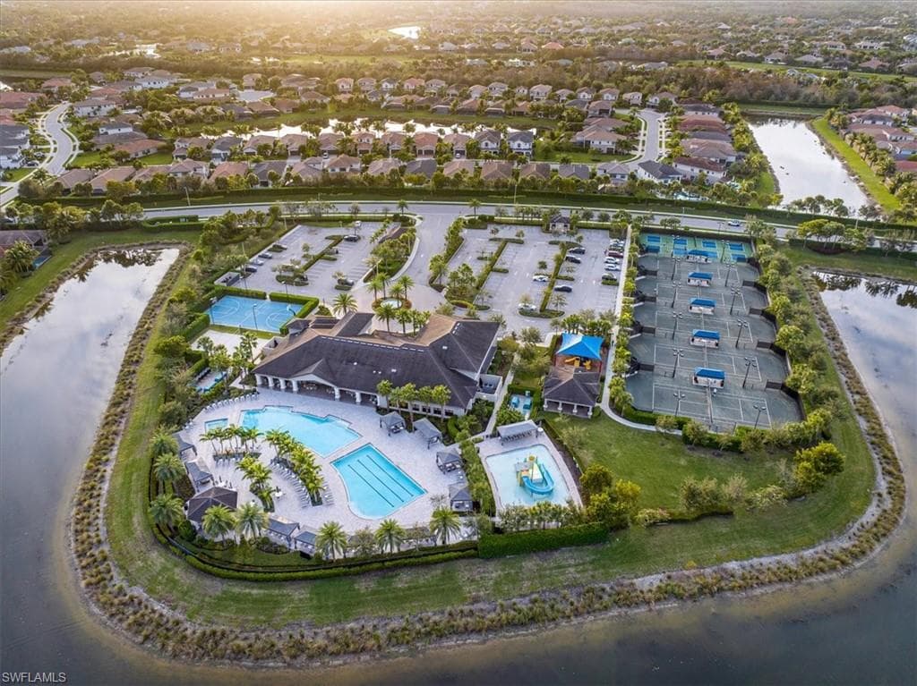 4172 Crescent Ct, Naples, FL 34119-39