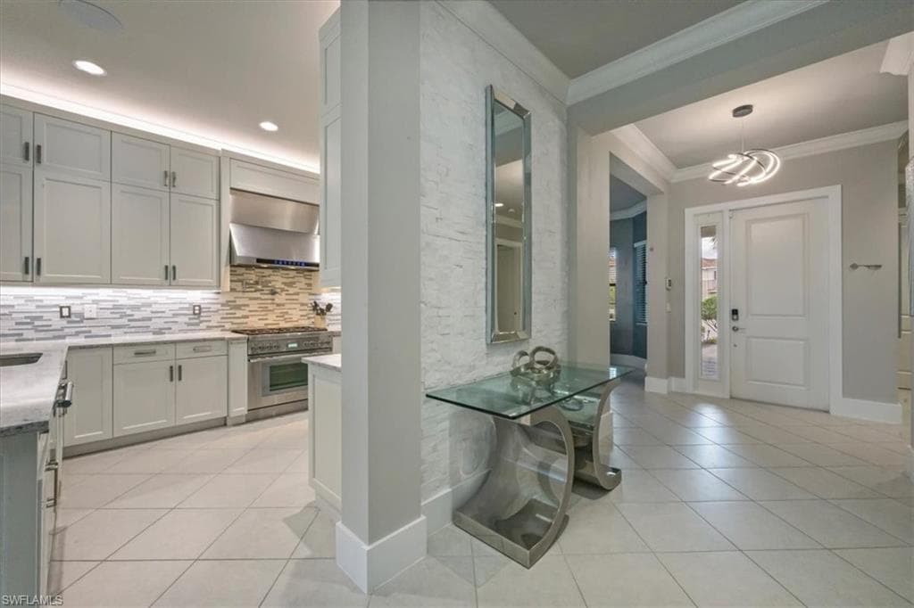 4172 Crescent Ct, Naples, FL 34119-4