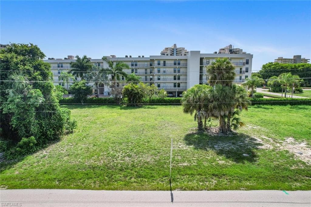 744 Seagrape Dr, Marco Island, FL 34145-2