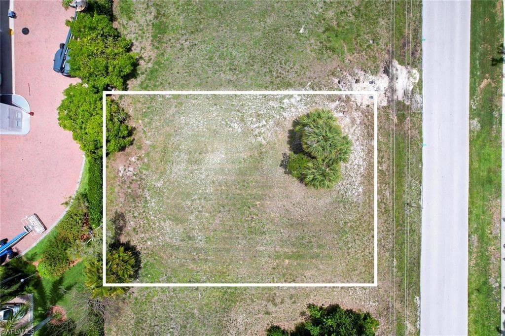 744 Seagrape Dr, Marco Island, FL 34145-3