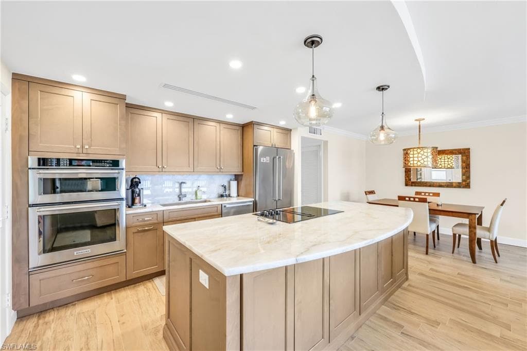 222 Harbour Dr 310, Naples, FL 34103-9