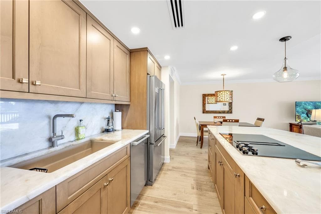 222 Harbour Dr 310, Naples, FL 34103-11