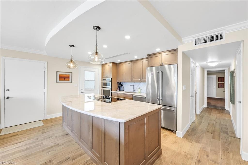 222 Harbour Dr 310, Naples, FL 34103-12