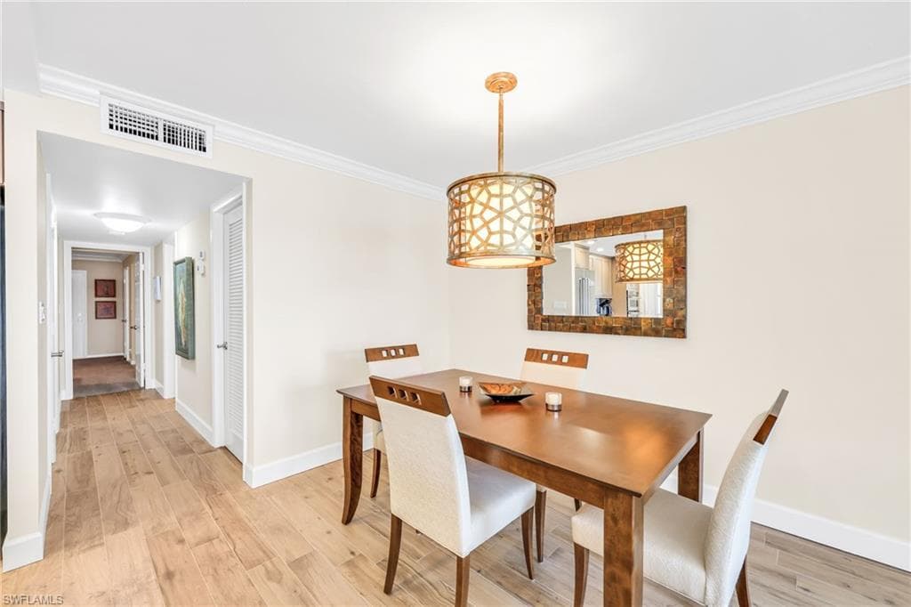 222 Harbour Dr 310, Naples, FL 34103-13