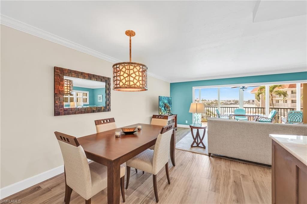 222 Harbour Dr 310, Naples, FL 34103-14