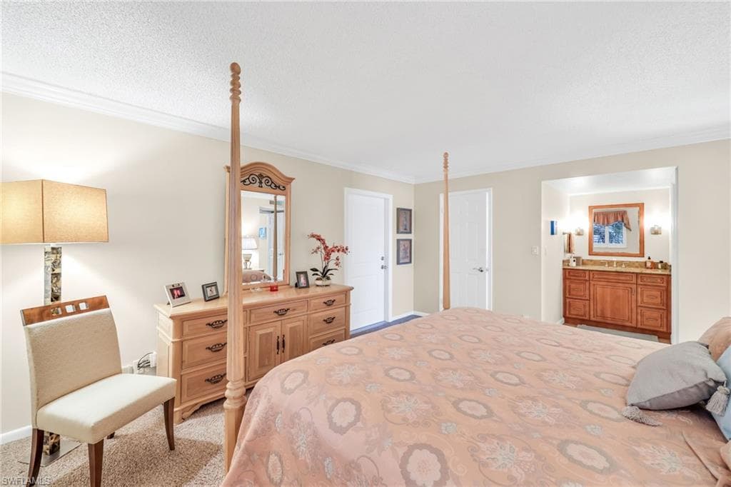 222 Harbour Dr 310, Naples, FL 34103-17