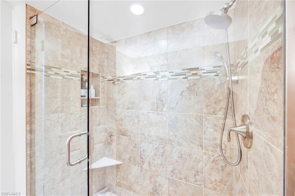 222 Harbour Dr 310, Naples, FL 34103-23