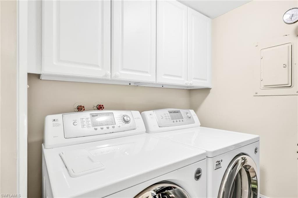 222 Harbour Dr 310, Naples, FL 34103-24