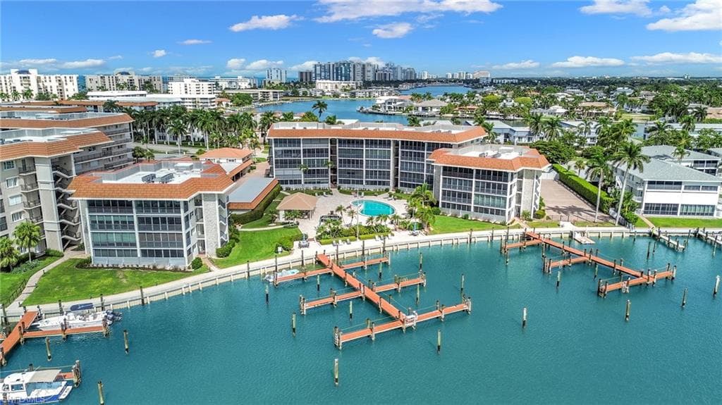 222 Harbour Dr 310, Naples, FL 34103-26