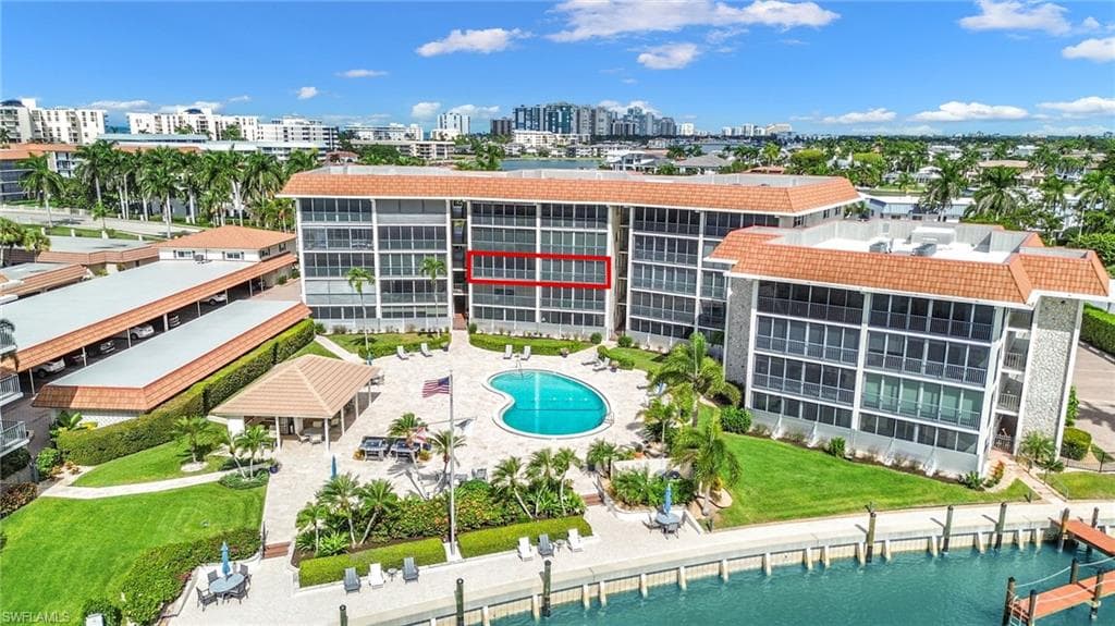 222 Harbour Dr 310, Naples, FL 34103-28