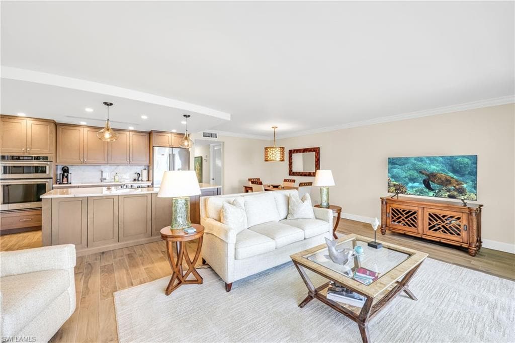 222 Harbour Dr 310, Naples, FL 34103-2